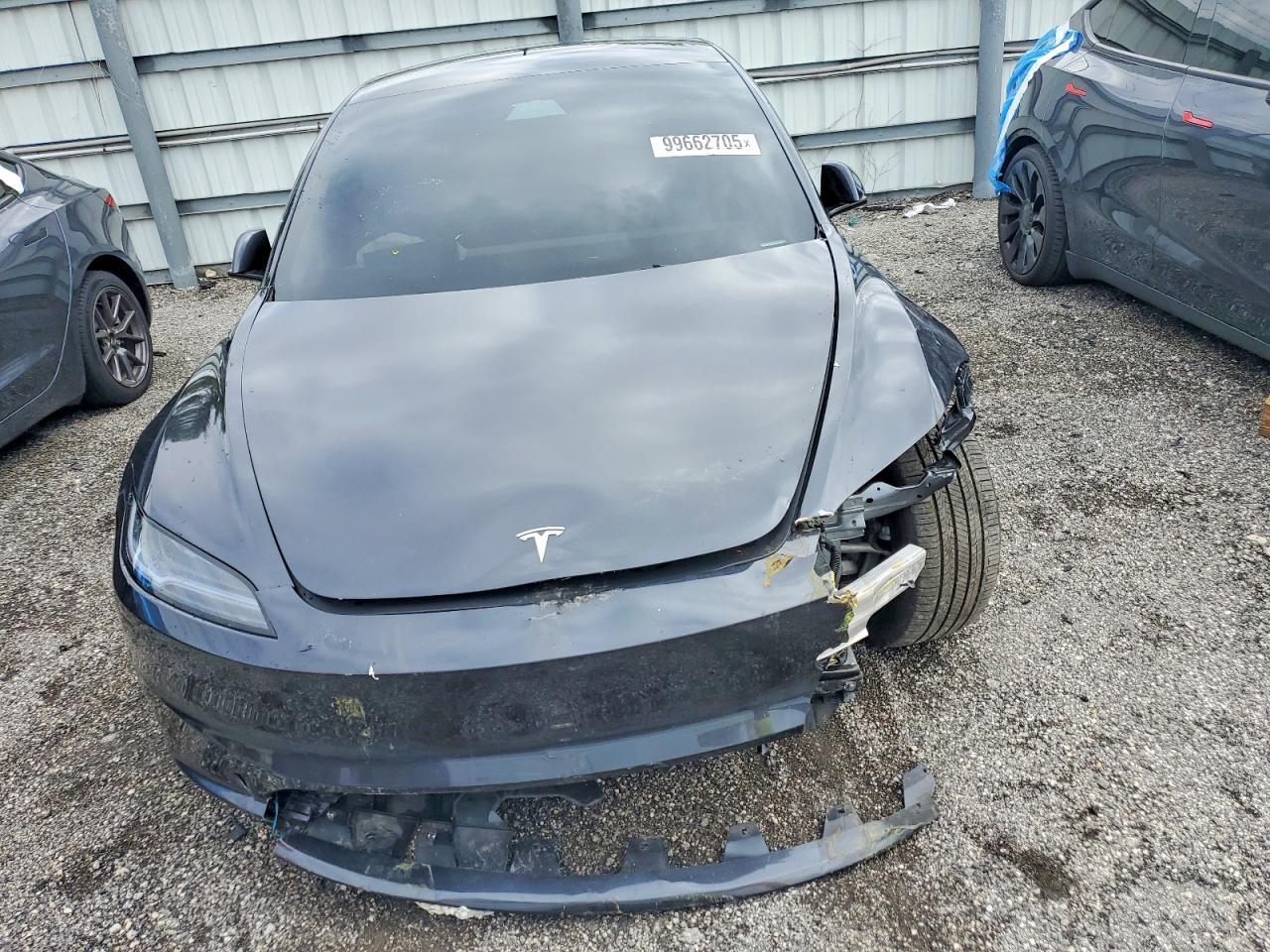 2025 Tesla Model 3 - Фото 5