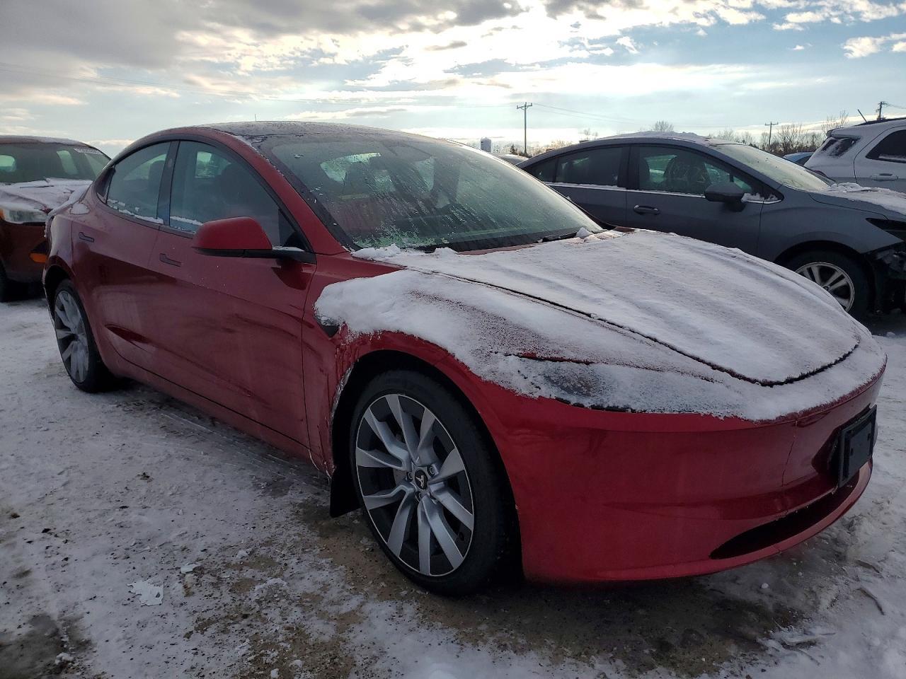 2025 Tesla Model 3 - Фото 4