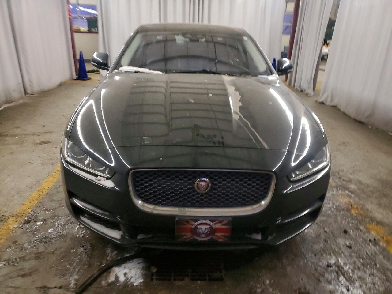 2019 Jaguar Xe Premium - Фото 5