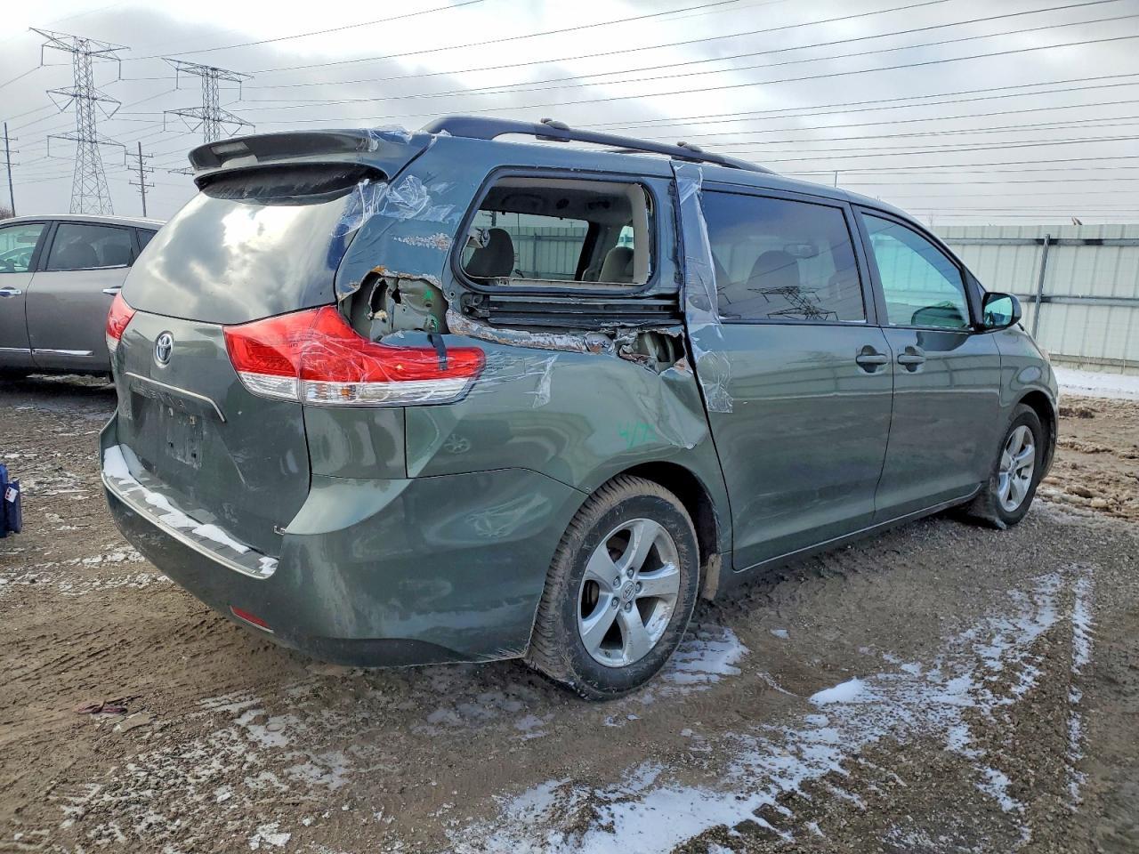 2011 Toyota Sienna Le - Фото 3