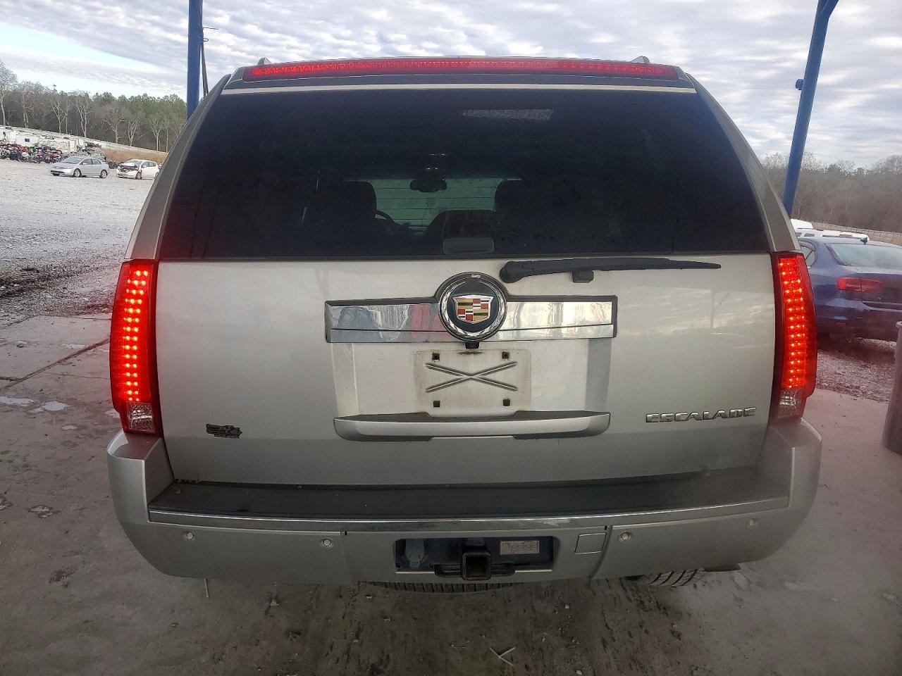 2013 Cadillac Escalade Luxury - Image 6