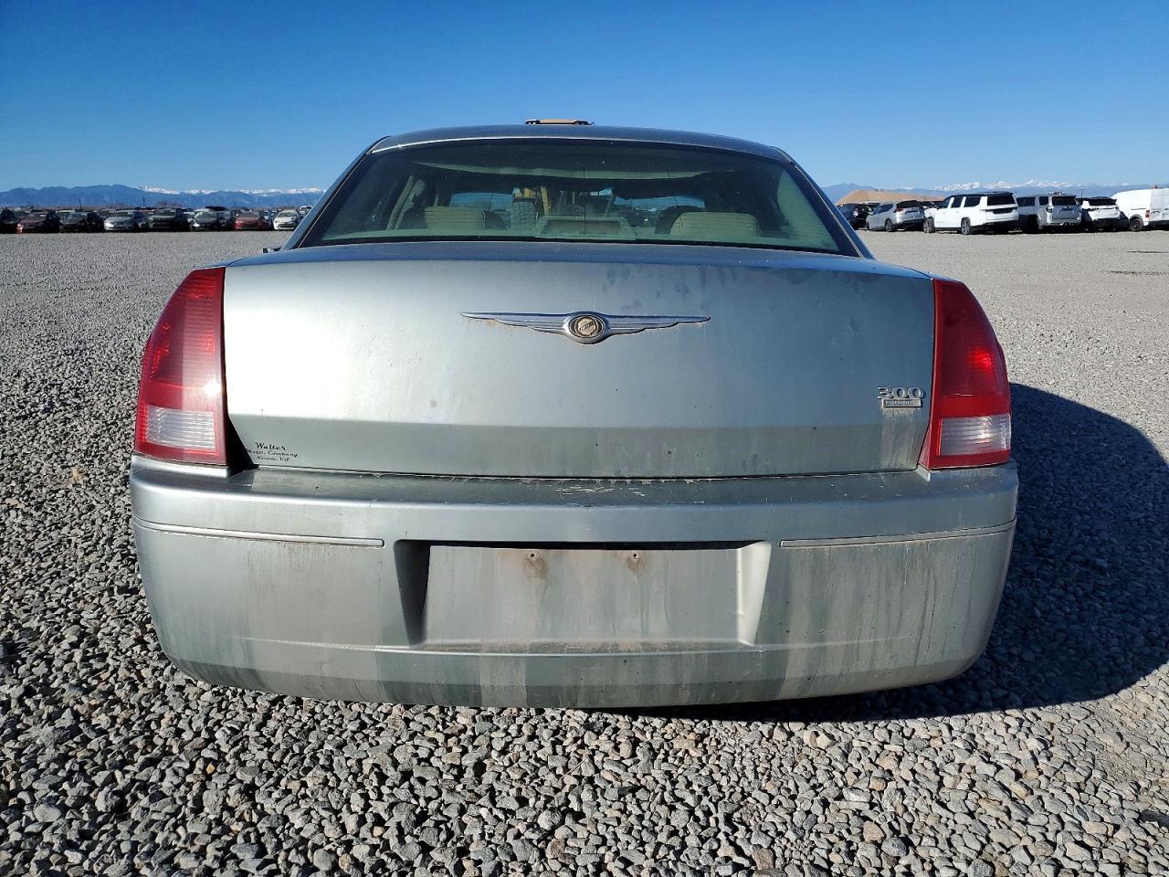 2006 Chrysler 300 Touring - Image 6