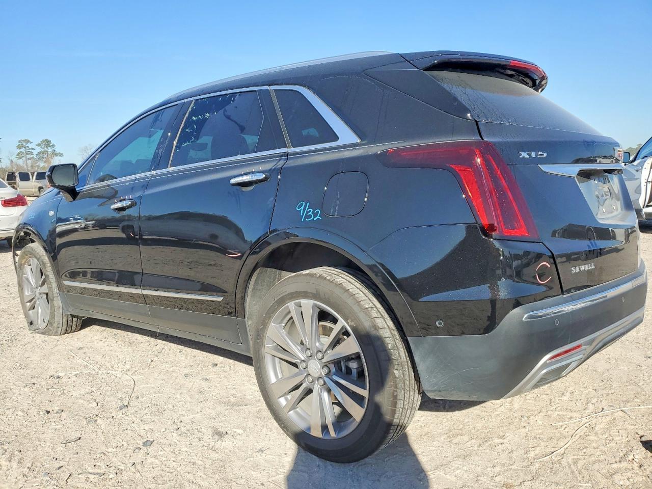 2024 Cadillac Xt5 Premium Luxury - Image 2
