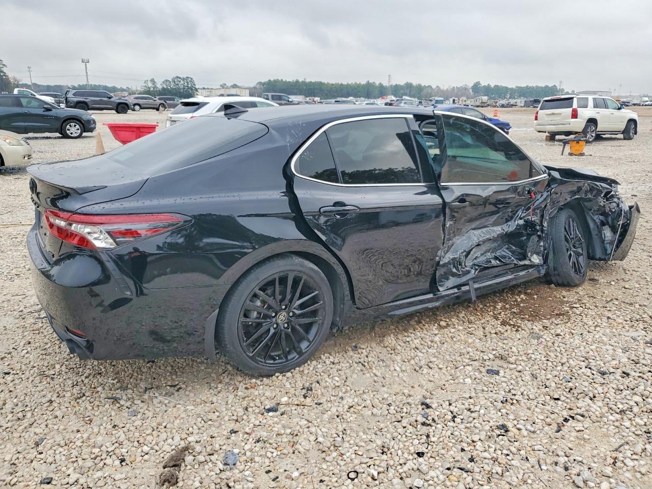 2022 Toyota Camry Xse - Фото 3