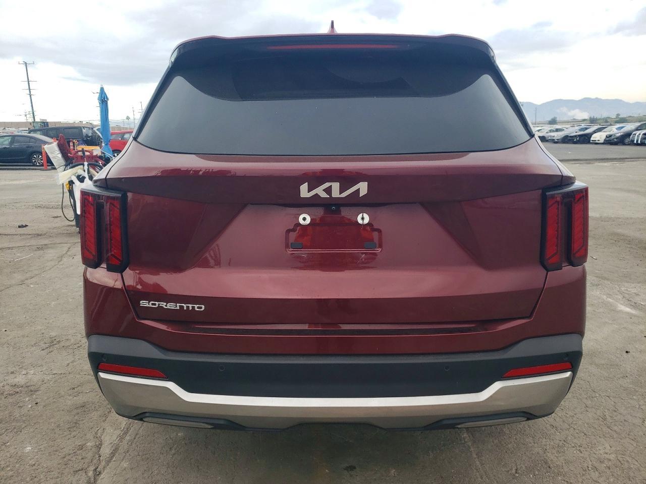 2024 Kia Sorento S - Image 6