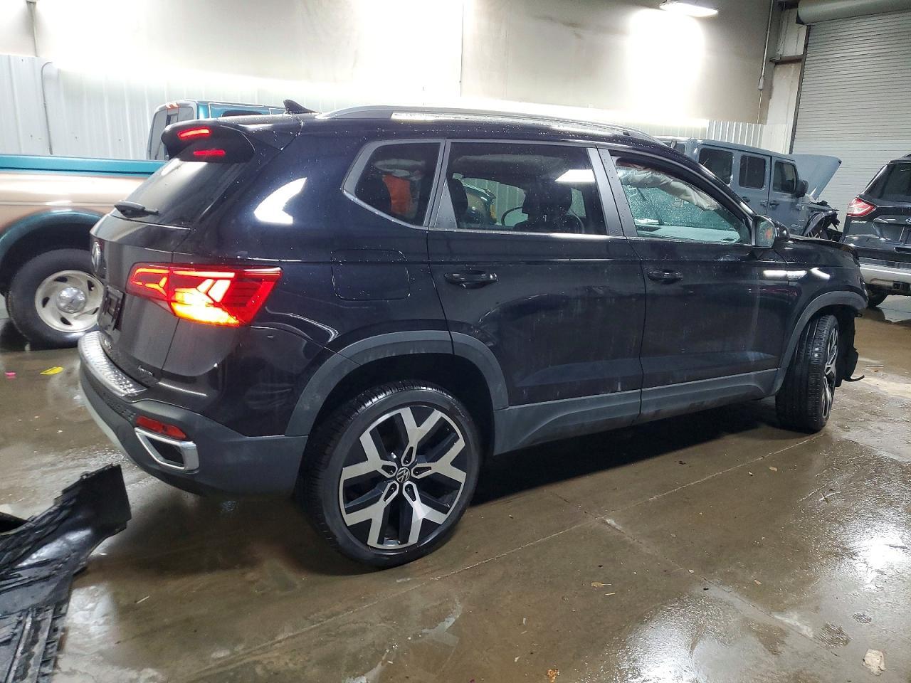 2022 Volkswagen Taos Sel - Фото 3