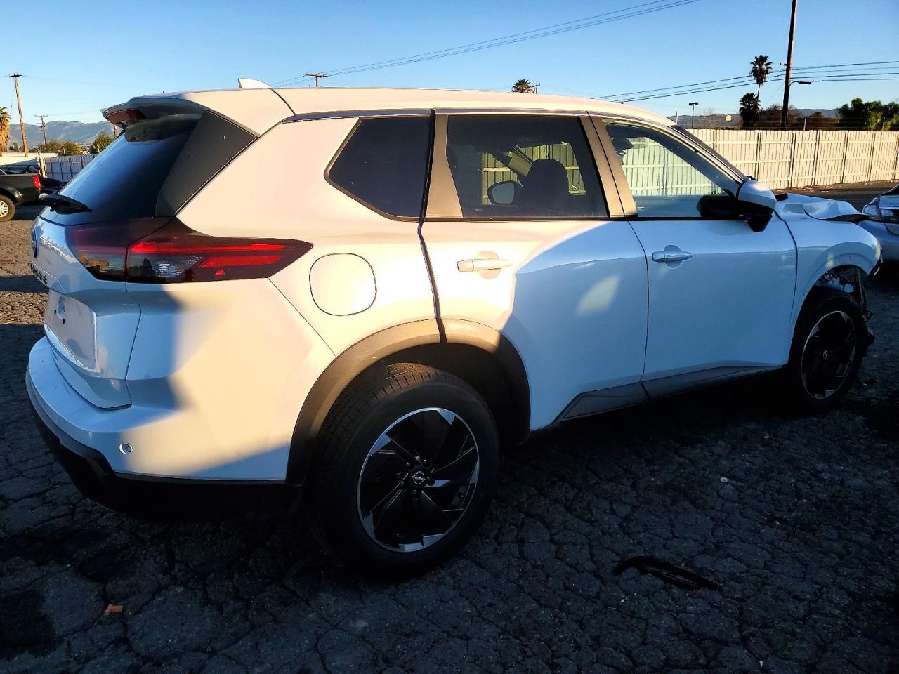 2025 Nissan Rogue Sv - Image 3