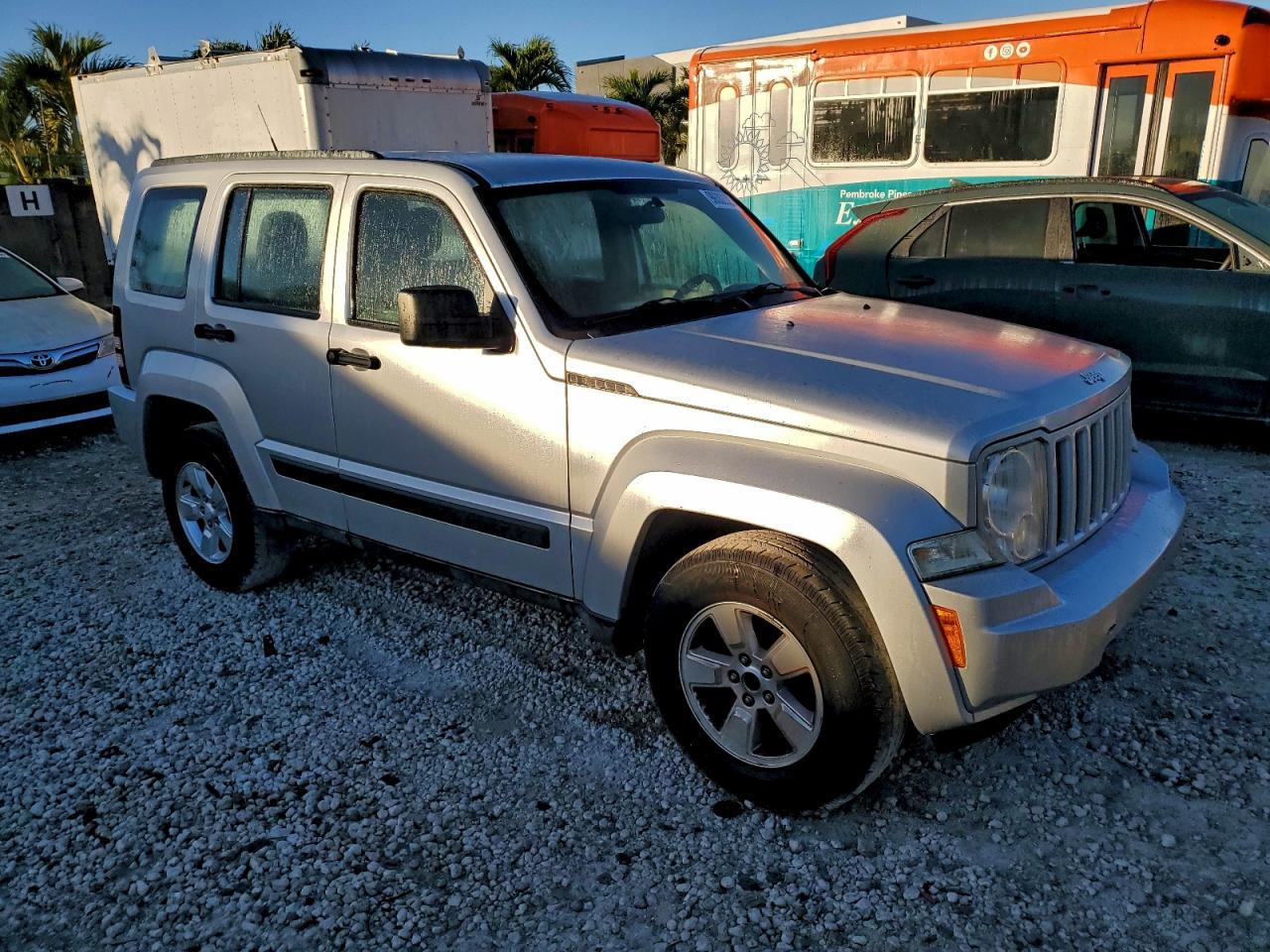 2011 Jeep Liberty Sport - Фото 4