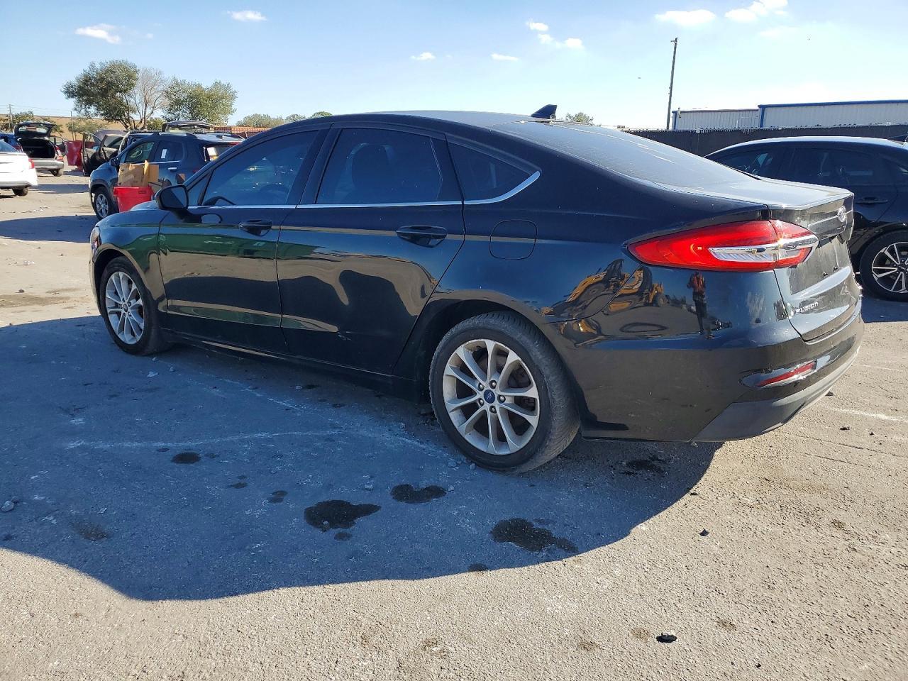 2020 Ford Fusion Se - Фото 2