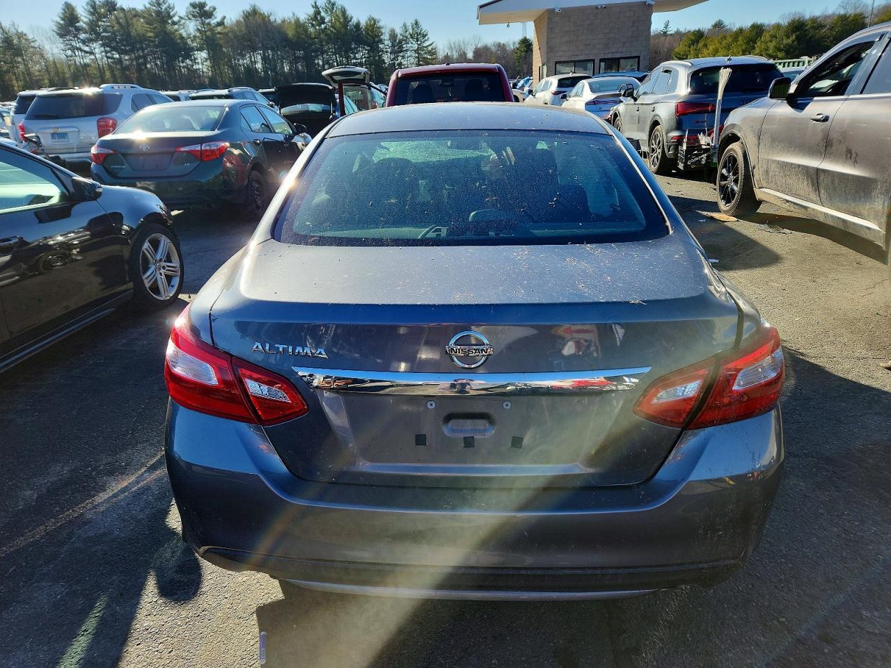 2017 Nissan Altima 2.5 - Image 6