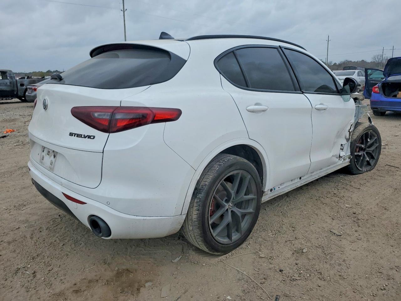 2020 Alfa Romeo Stelvio Ti - Image 3