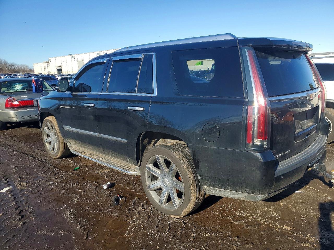 2016 Cadillac Escalade Luxury - Фото 2