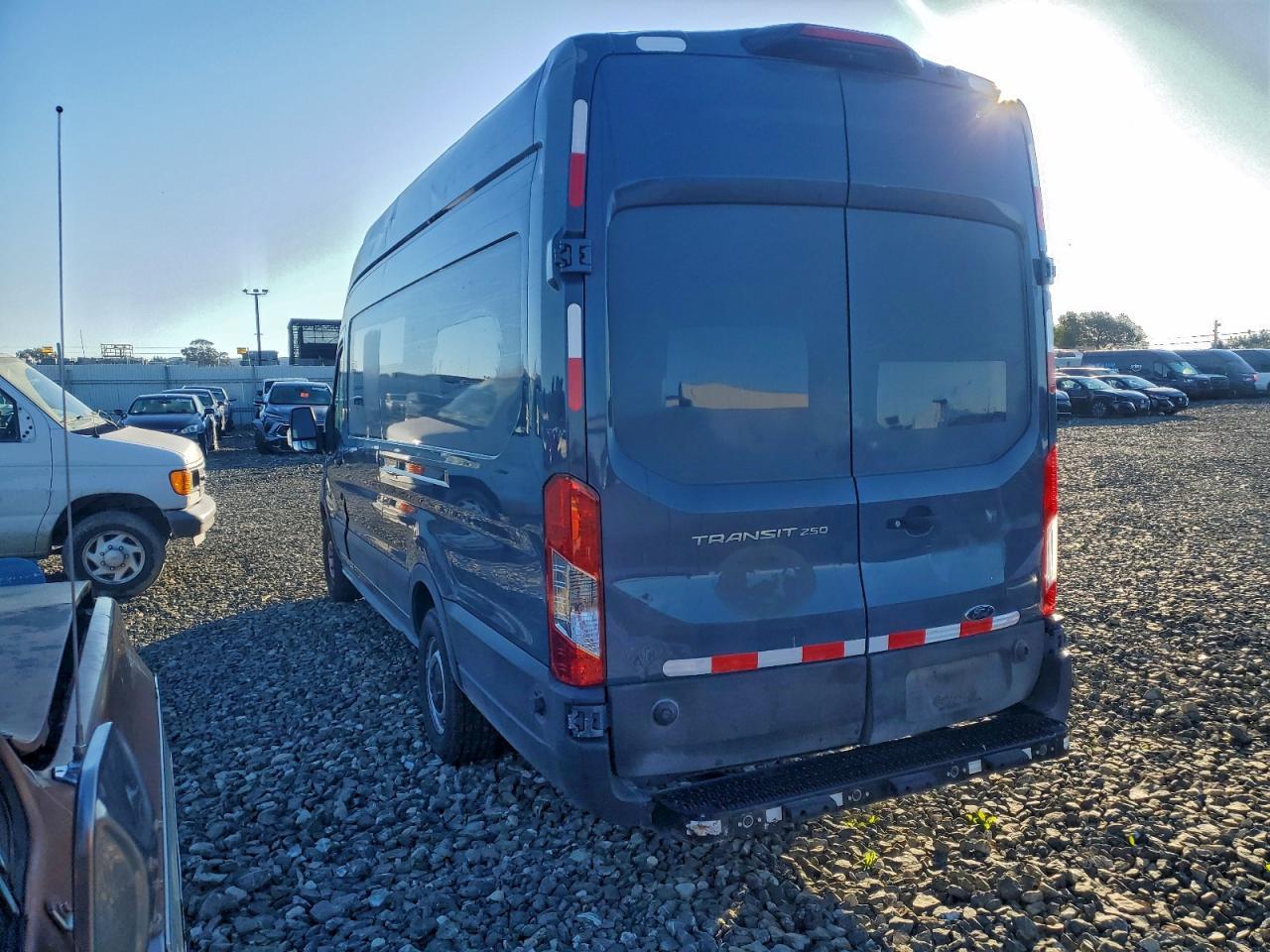 2020 Ford Transit T-250 Delivery Van - Фото 2