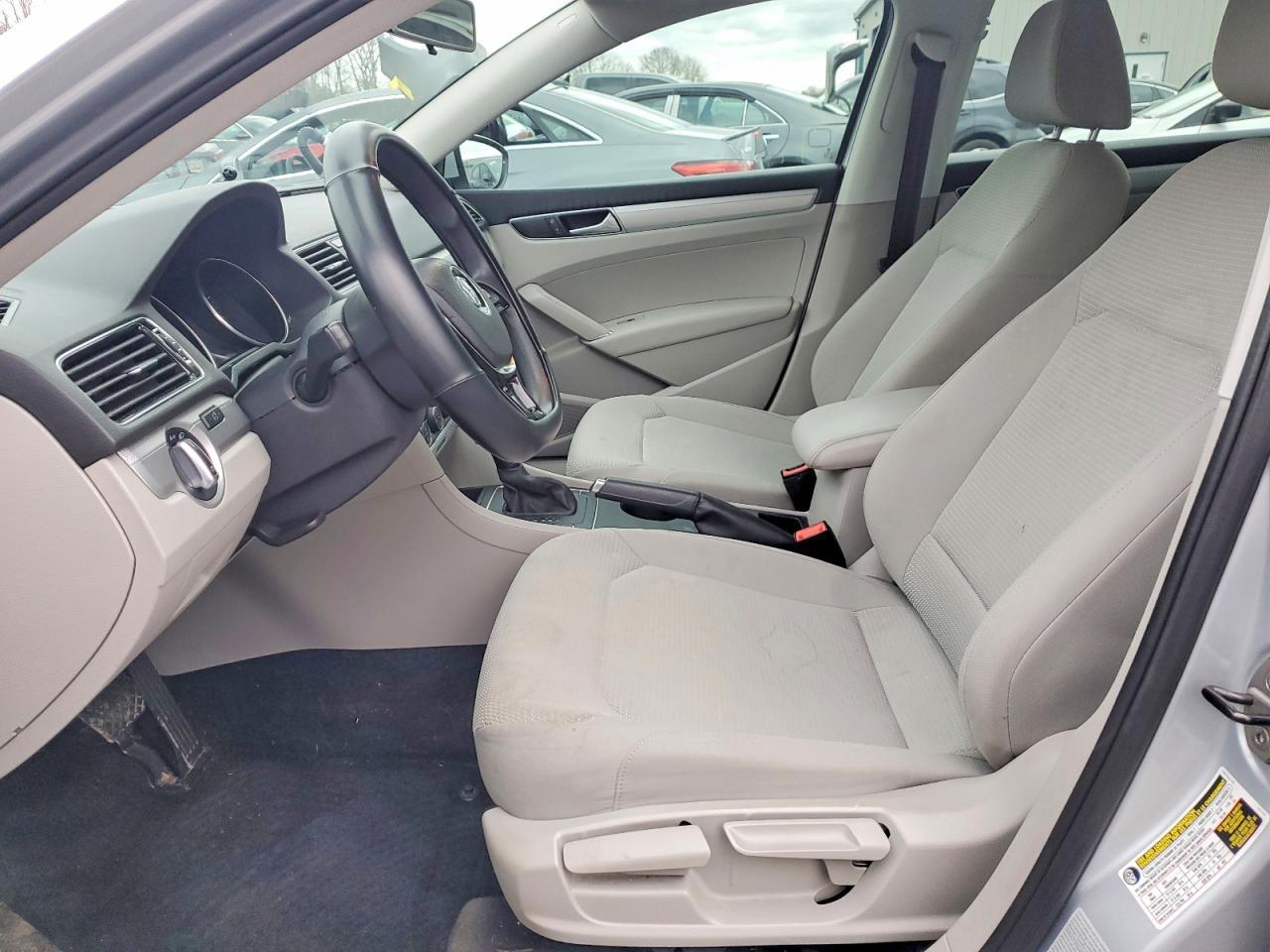 2016 Volkswagen Passat S - Фото 7