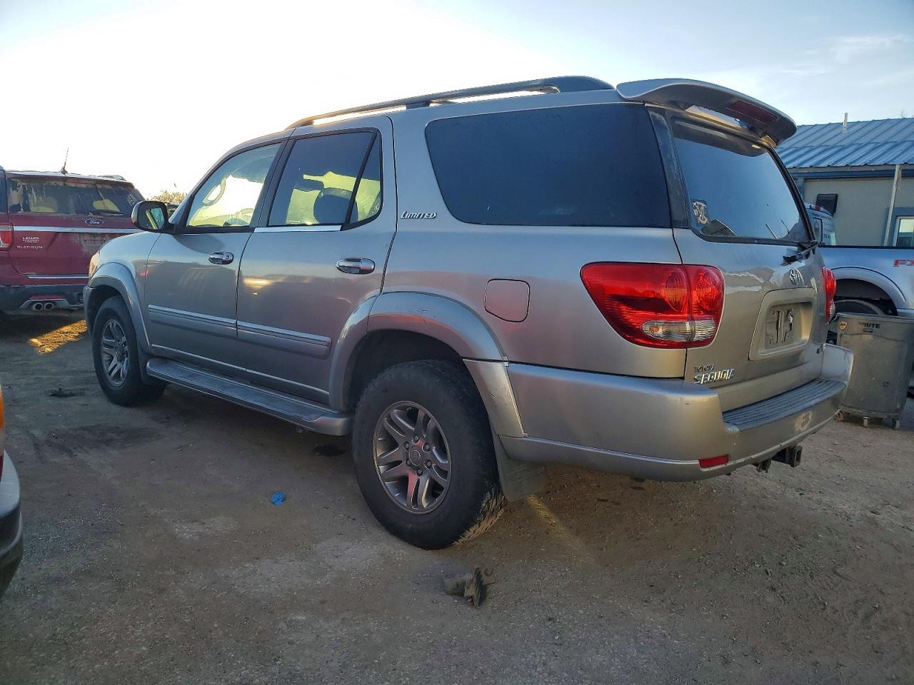 2005 Toyota Sequoia - Фото 2