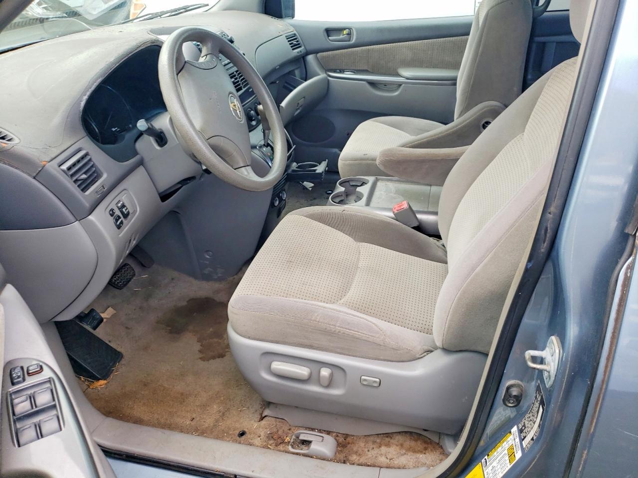 2010 Toyota Sienna Ce - Image 7