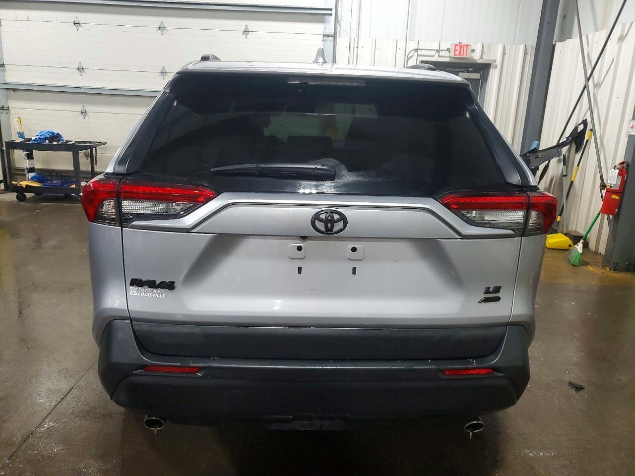 2020 Toyota Rav4 Le - Фото 6