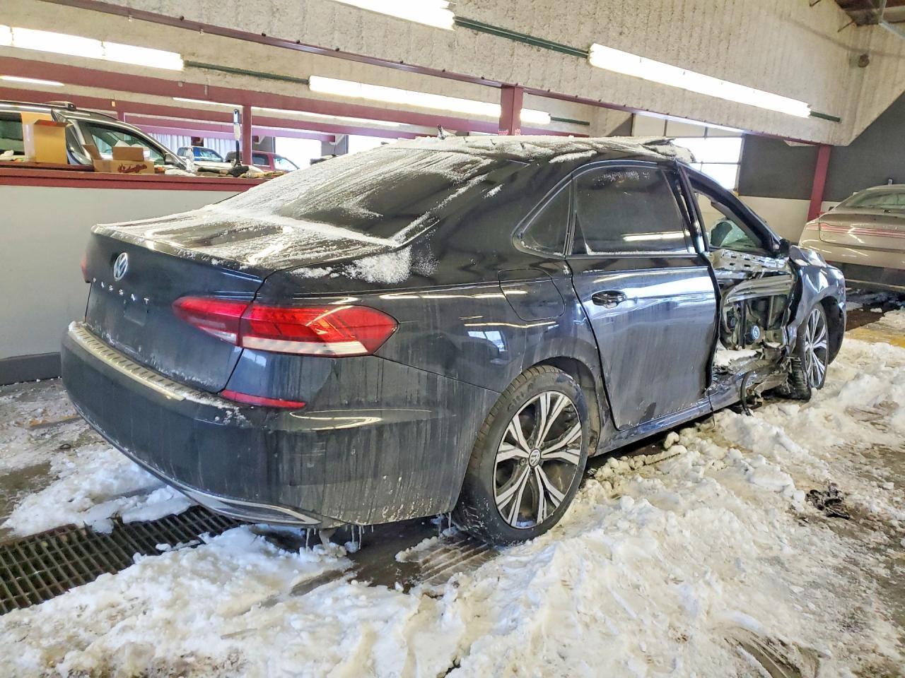 2022 Volkswagen Passat Se - Фото 3
