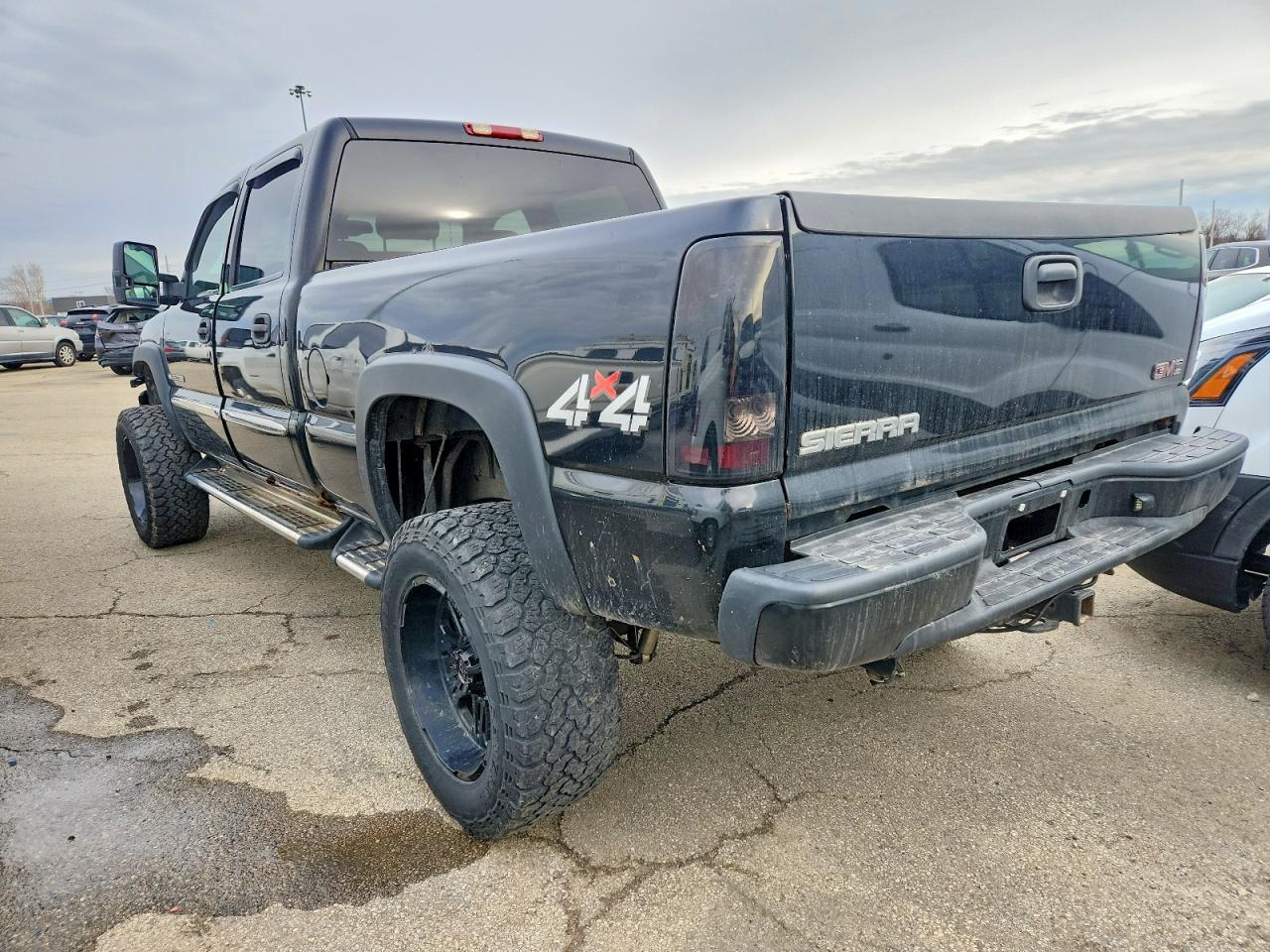 2003 GMC Sierra K2500 Heavy Duty - Image 2