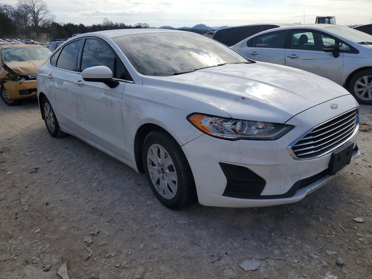 2019 Ford Fusion S - Фото 4