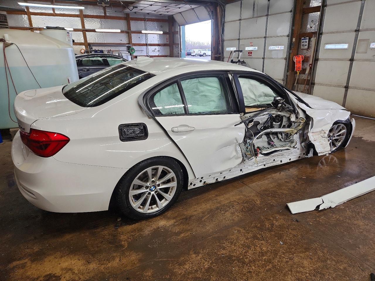 2018 BMW 320 Xi - Фото 3