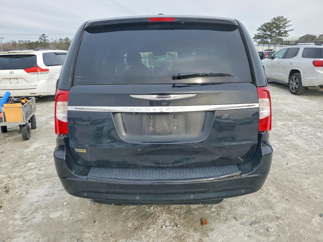 2015 Chrysler Town & Country S - Фото 6