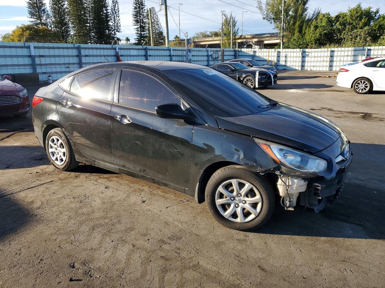 2013 Hyundai Accent Gls - Фото 4