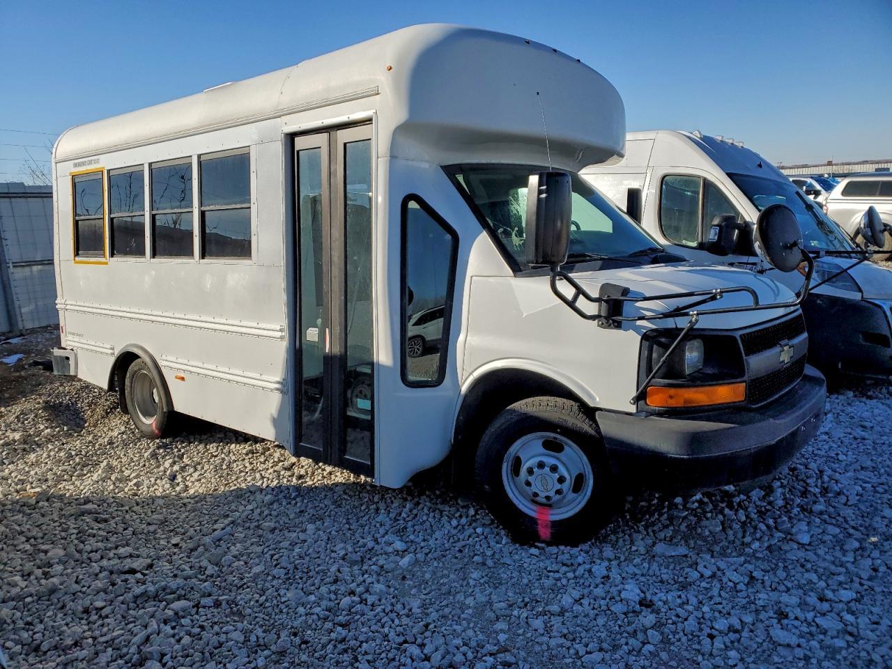 2014 Chevrolet Express G3500 Shuttle Bus - Фото 4
