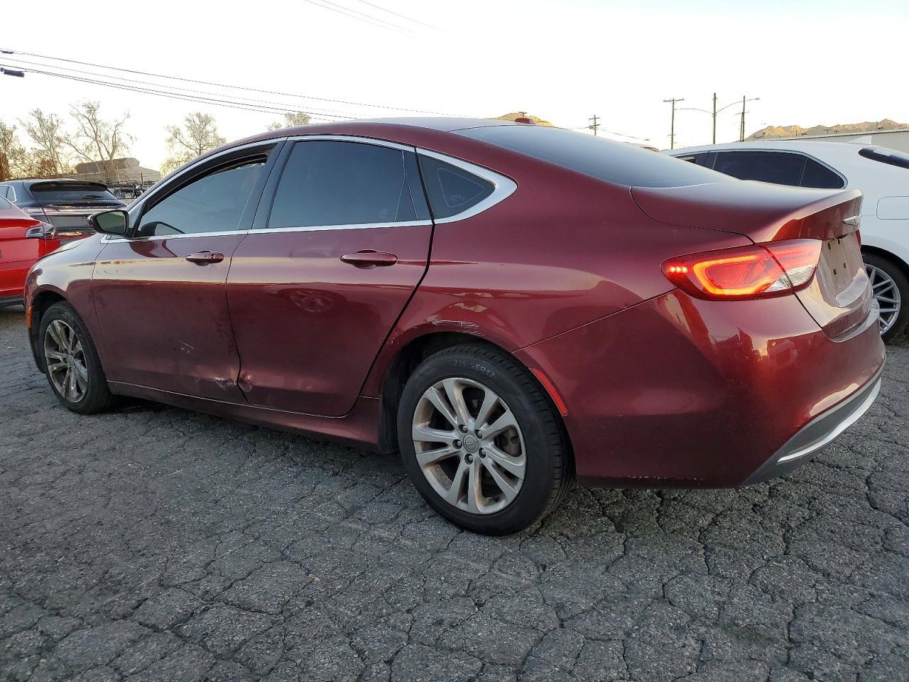 2015 Chrysler 200 Limited - Фото 2