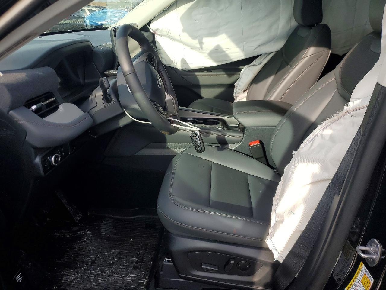 2025 Ford Explorer Active - Image 7