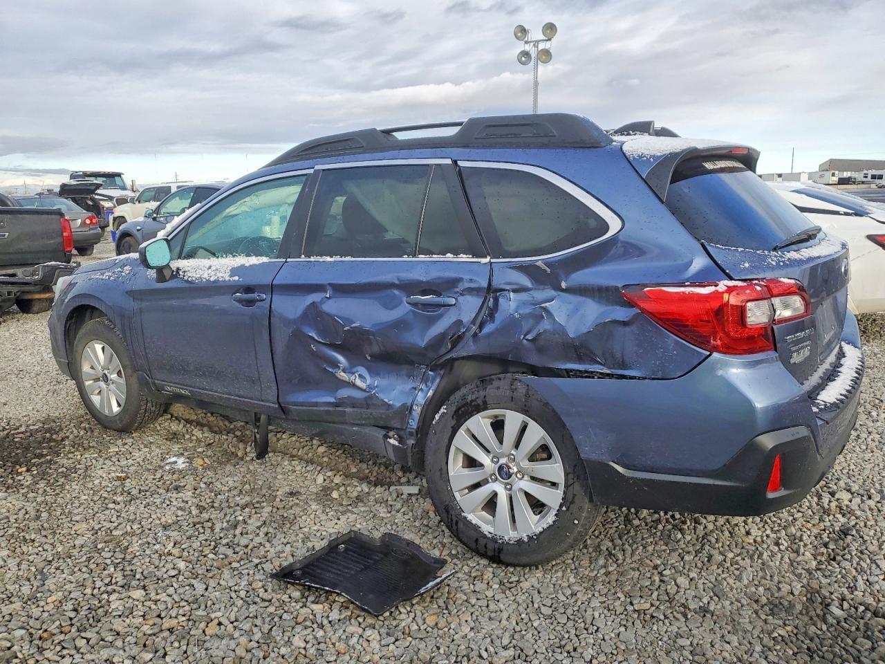 2018 Subaru Outback 2.5I Premium - Image 2