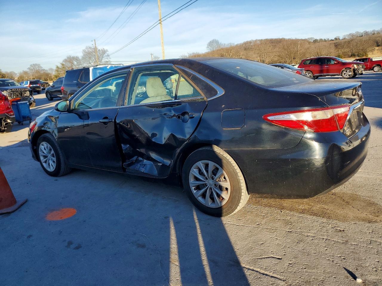 2015 Toyota Camry Le - Фото 2