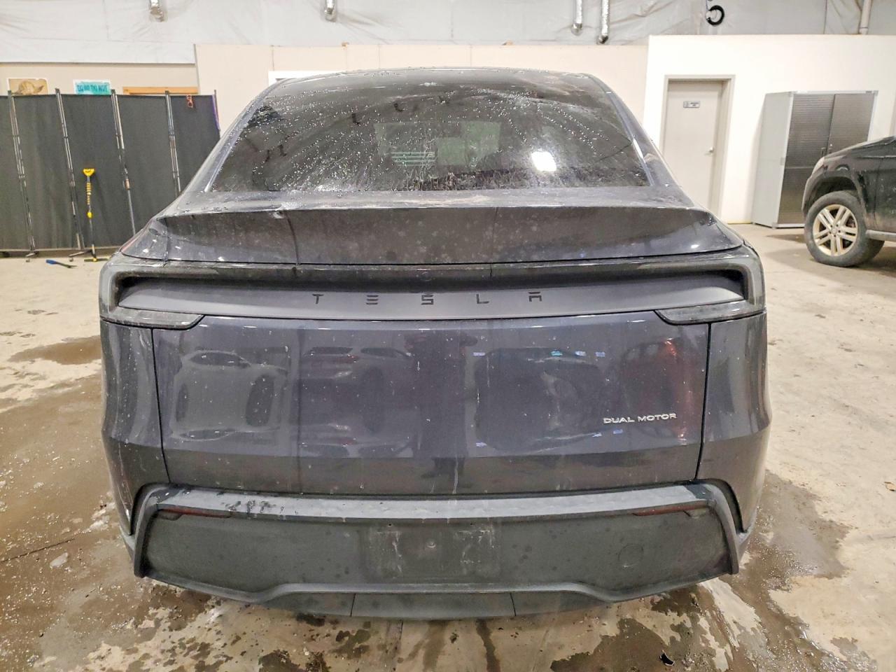 2026 Tesla Model Y - Фото 6