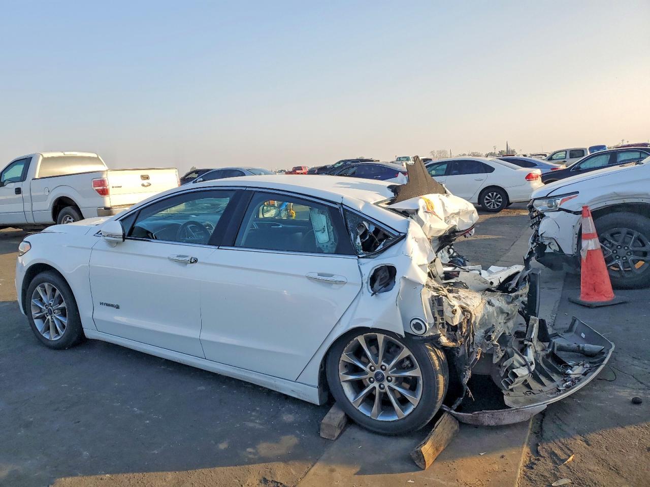 2017 Ford Fusion Se Hybrid - Image 2
