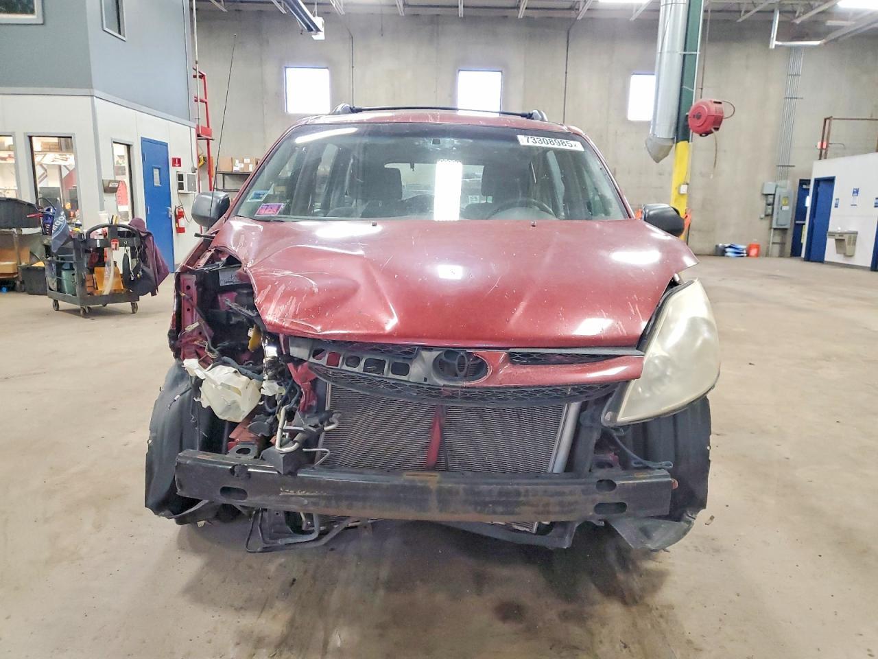 2010 Toyota Sienna Ce 7-Passenger - Фото 5