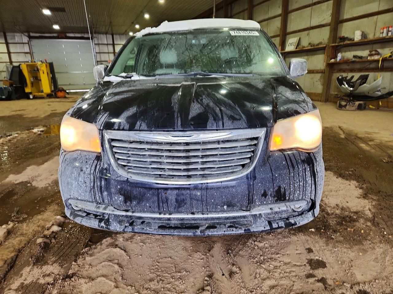 2011 Chrysler Town & Country Touring L - Image 5