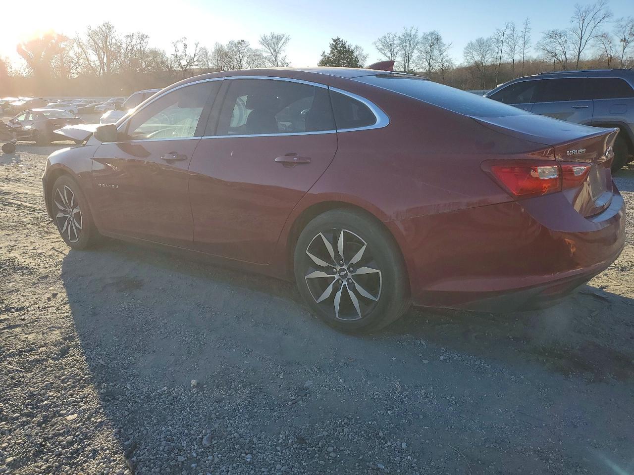 2018 Chevrolet Malibu Lt - Image 2