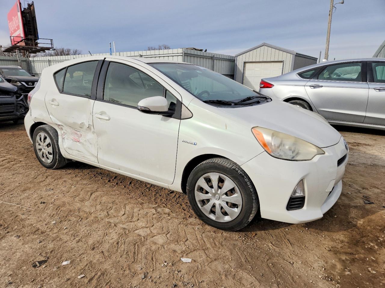2013 Toyota Prius C Two - Фото 4