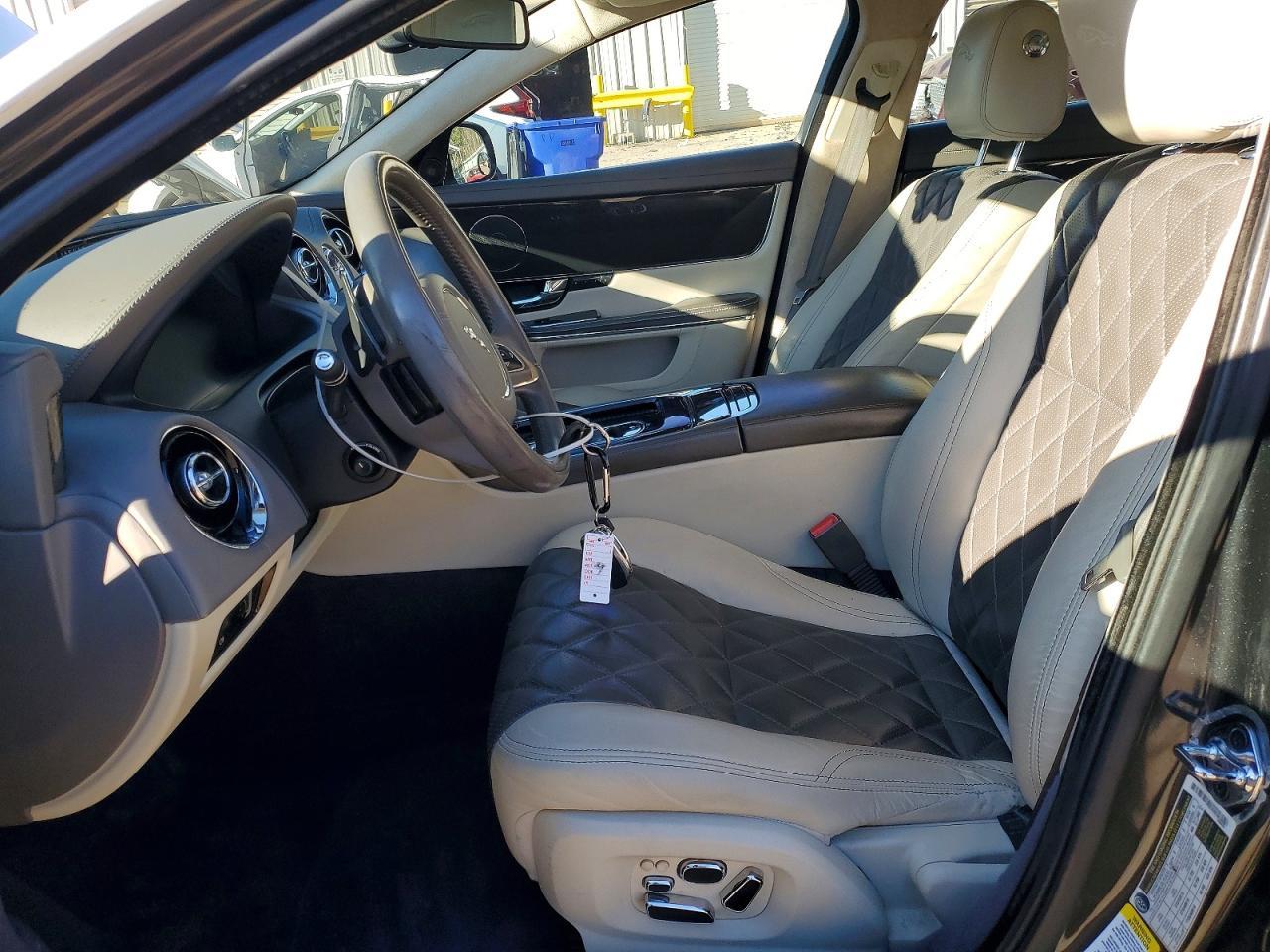 2012 Jaguar Xj - Image 7