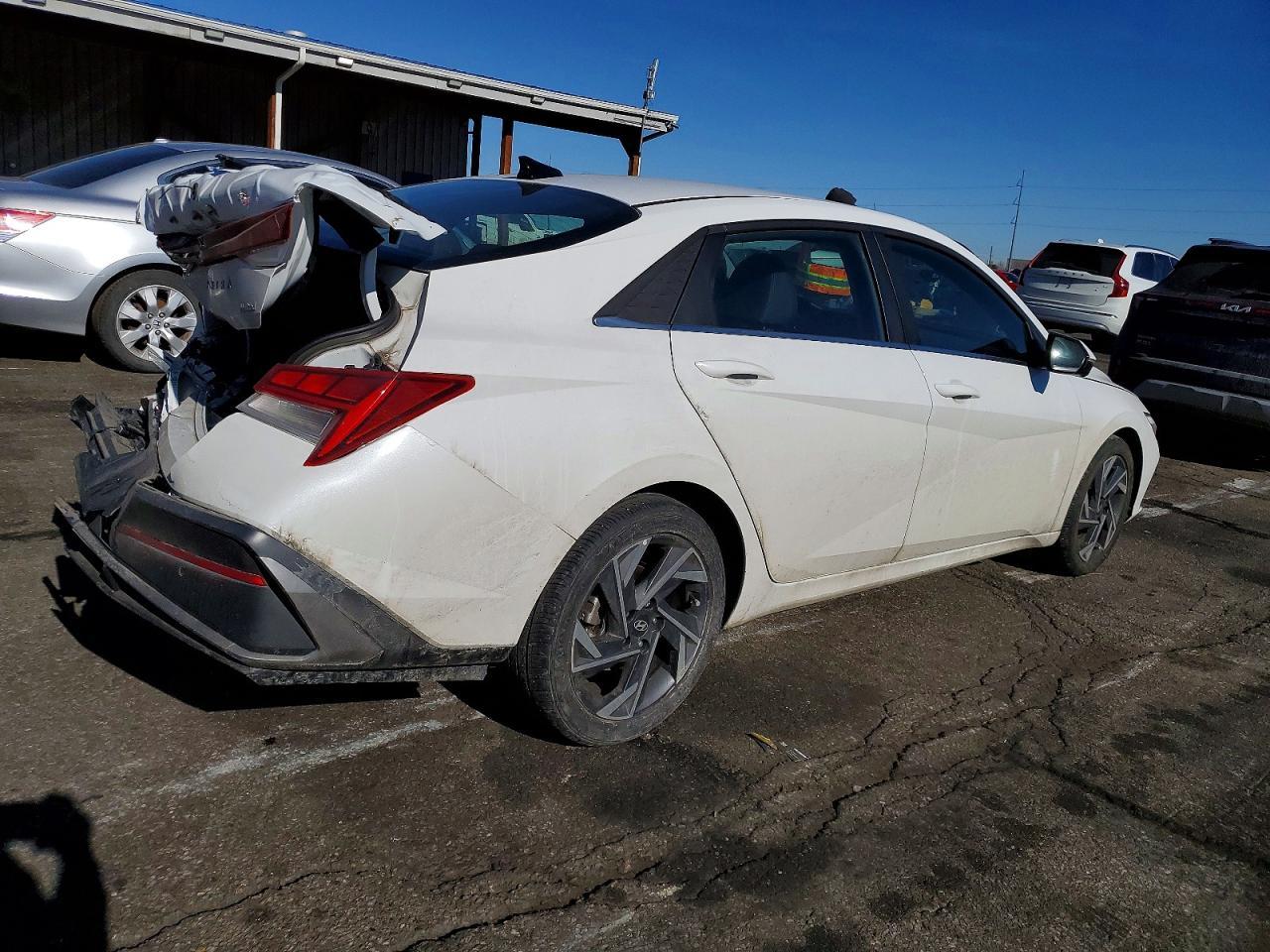 2024 Hyundai Elantra Limited - Фото 3