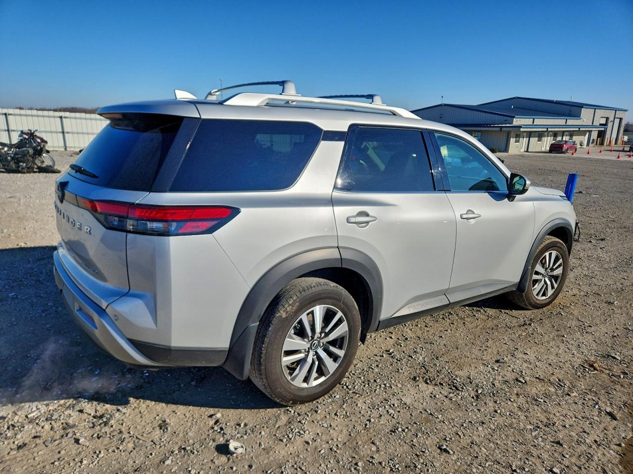 2023 Nissan Pathfinder Sl - Фото 3