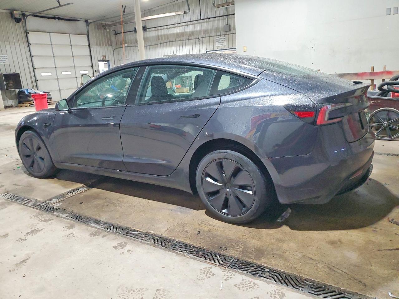 2024 Tesla Model 3 - Фото 2