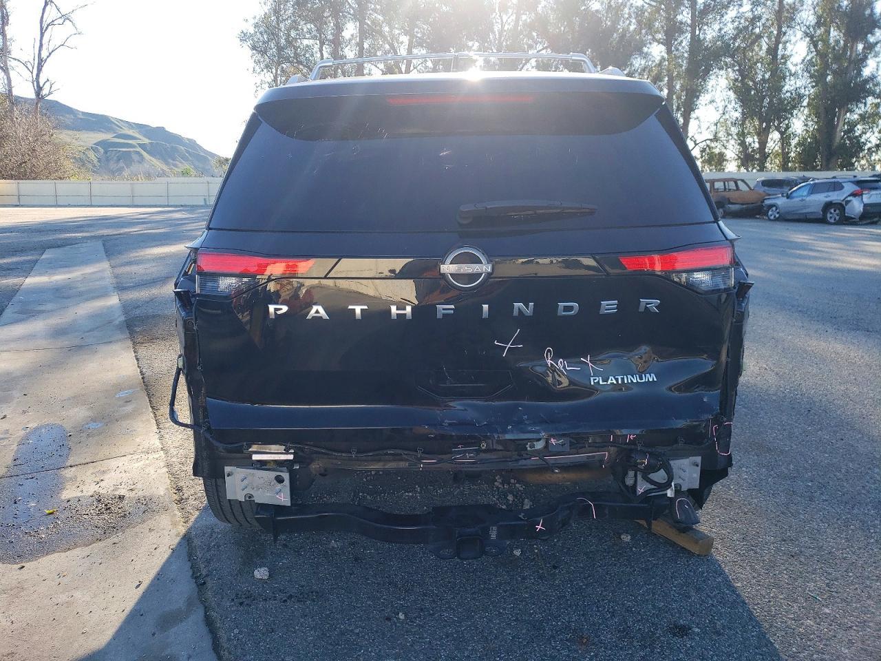 2022 Nissan Pathfinder Platinum - Image 6