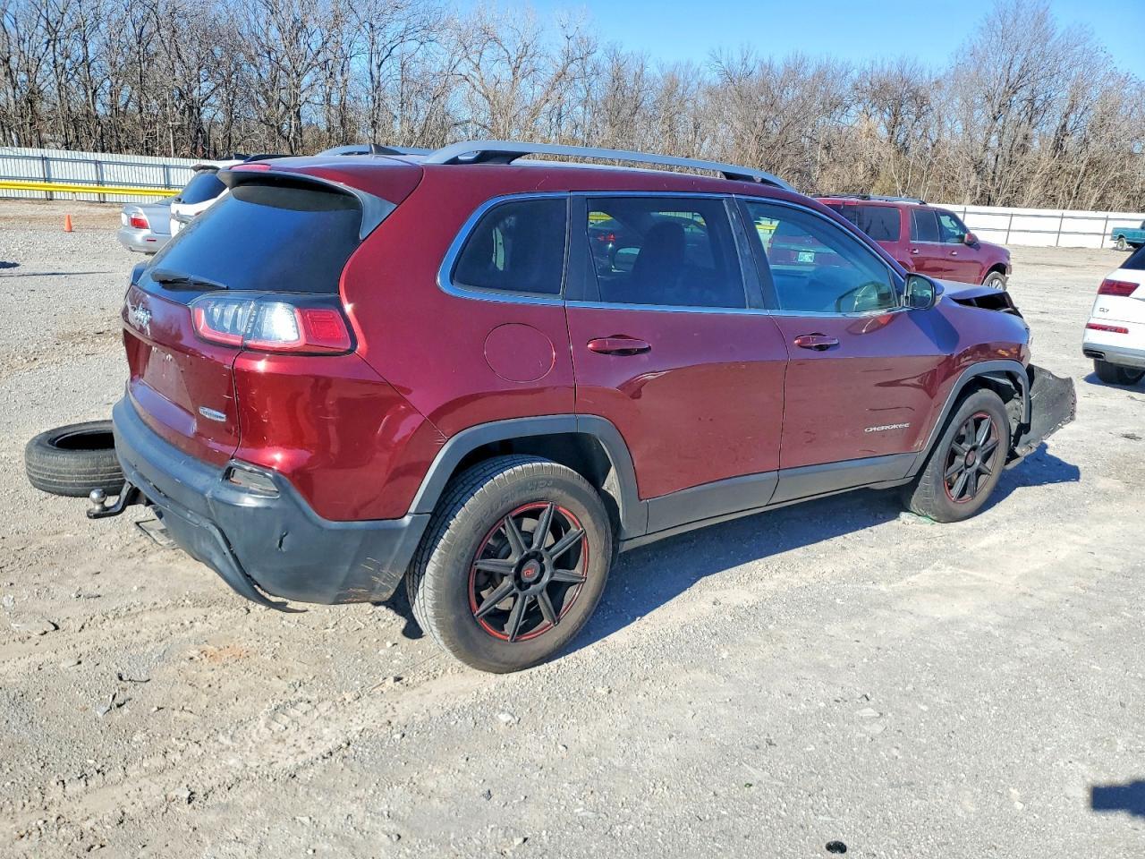 2019 Jeep Cherokee Latitude Plus - Image 3