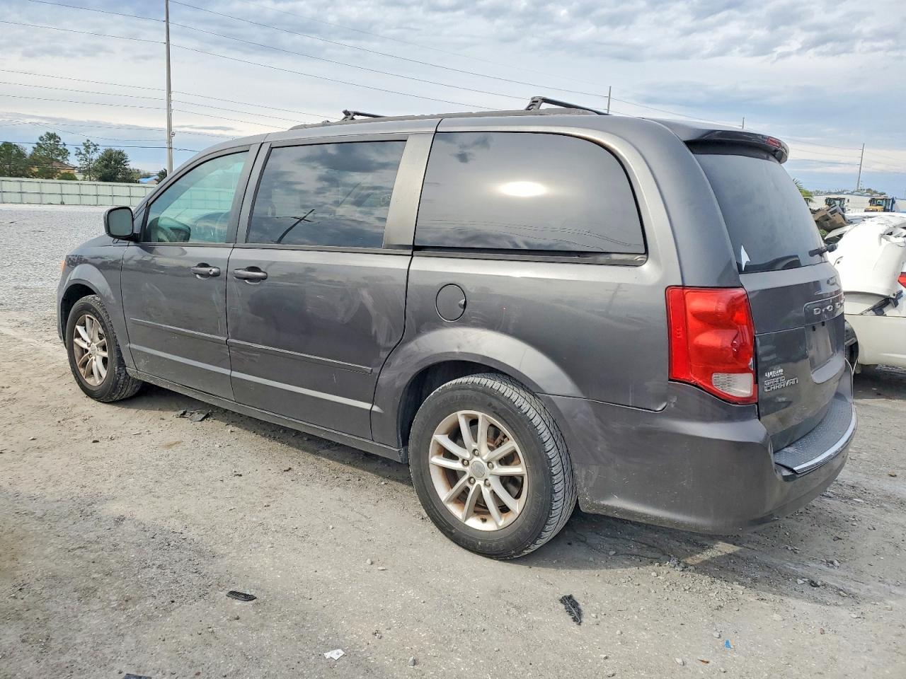 2016 Dodge Grand Caravan Sxt - Image 2