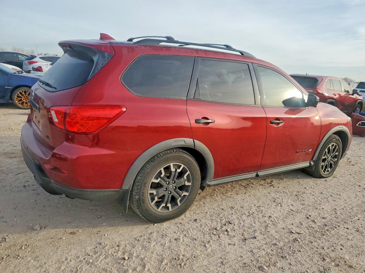 2020 Nissan Pathfinder Sl - Фото 3