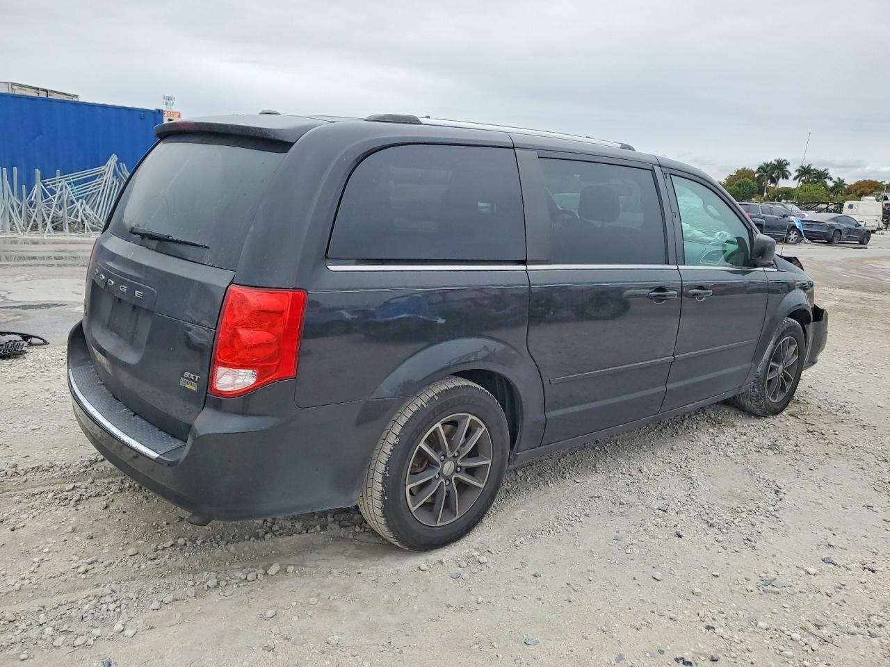 2017 Dodge Grand Caravan Sxt - Image 3