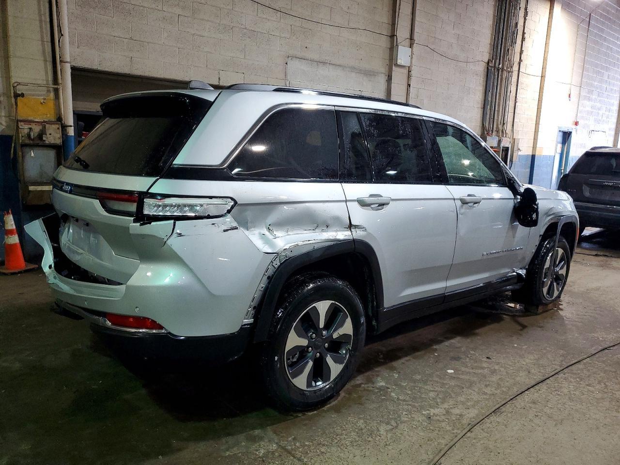 2025 Jeep Grand Cherokee 4Xe - Image 3