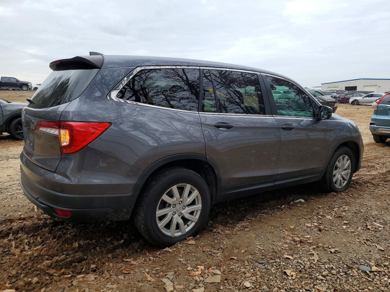 2020 Honda Pilot Lx - Image 3