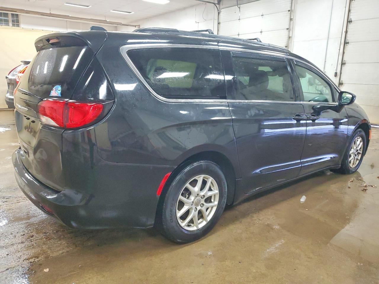 2020 Chrysler Voyager Lxi - Image 3